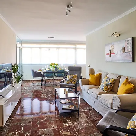 Center Apartment *